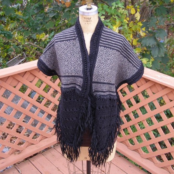 Fabulous ANGEL OF THE NORTH sweater Poncho OS - Picture 3 of 12